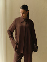 Load image into Gallery viewer, Silk loose shirt | Chocolate