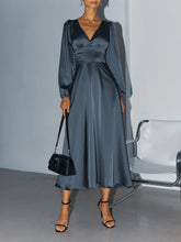 Load image into Gallery viewer, Flared long sleeves midi dress