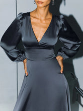 Load image into Gallery viewer, Flared long sleeves midi dress