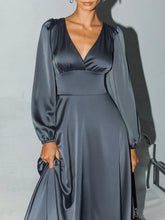 Load image into Gallery viewer, Flared long sleeves midi dress