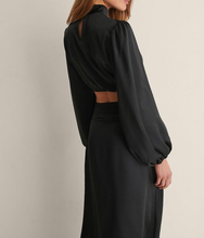 Load image into Gallery viewer, Cropped silk blouse