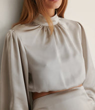 Load image into Gallery viewer, Cropped silk blouse