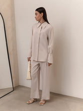 Load image into Gallery viewer, Silk loose shirt | Cream
