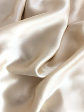 Load image into Gallery viewer, Silk serenity short set | Champagne
