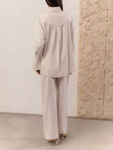 Load image into Gallery viewer, Silk loose shirt | Cream
