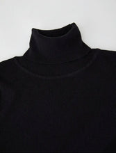 Load image into Gallery viewer, Turtleneck pullover | Black

