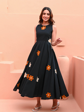 Load image into Gallery viewer, Flower embroidered dress | Black

