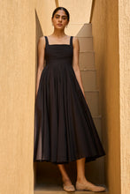 Load image into Gallery viewer, Black cotton dress
