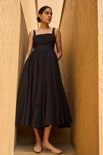 Load image into Gallery viewer, Black cotton dress
