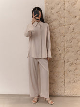 Load image into Gallery viewer, Silk loose shirt | Cream
