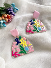 Load image into Gallery viewer, Acrylic Multi Flower earrings
