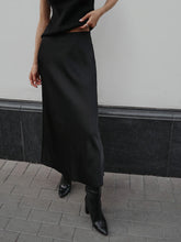 Load image into Gallery viewer, Silk midi skirt | Black
