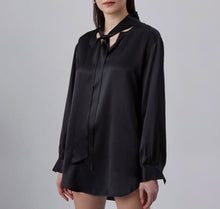 Load image into Gallery viewer, Silk tied detail shirt
