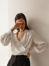Load image into Gallery viewer, Wrap effect blouse
