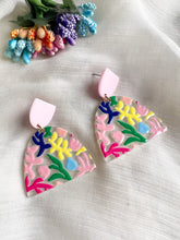 Load image into Gallery viewer, Acrylic Multi Flower earrings
