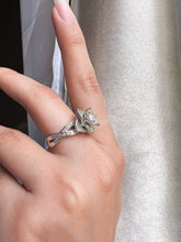 Load image into Gallery viewer, Flower Ring
