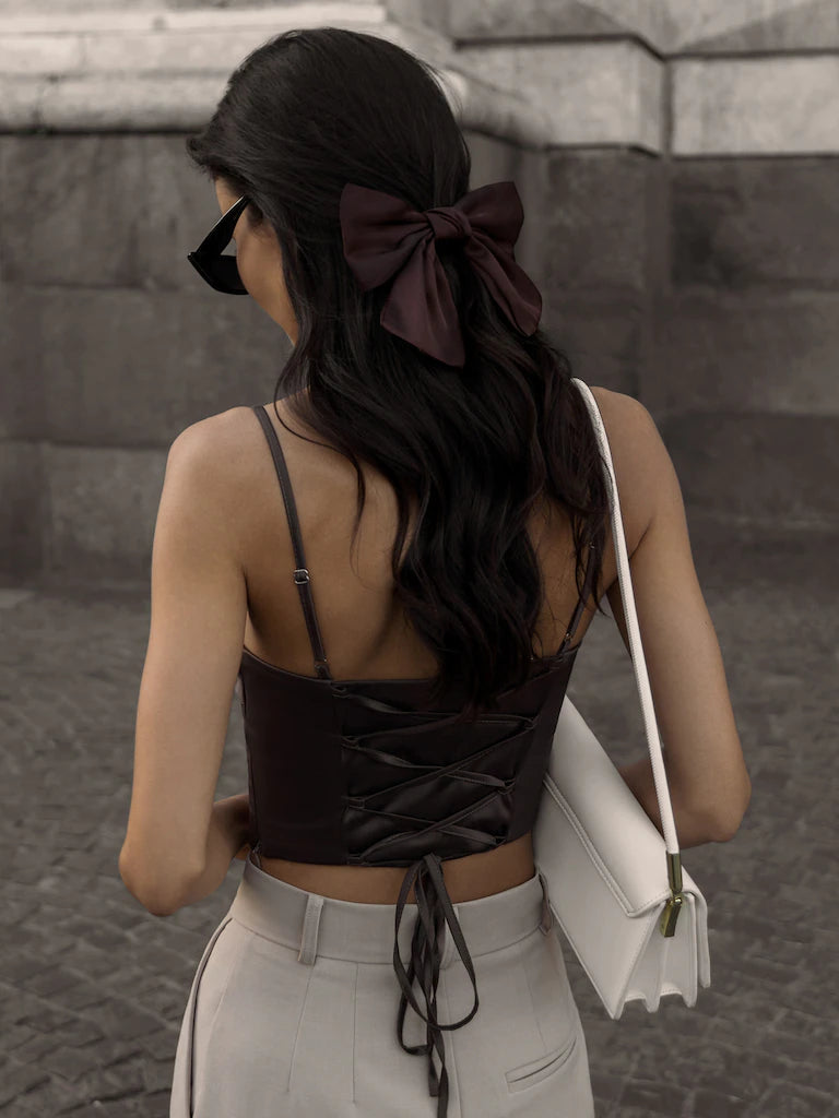 Minimal bow clip