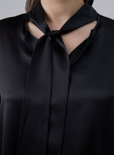 Load image into Gallery viewer, Silk tied detail shirt
